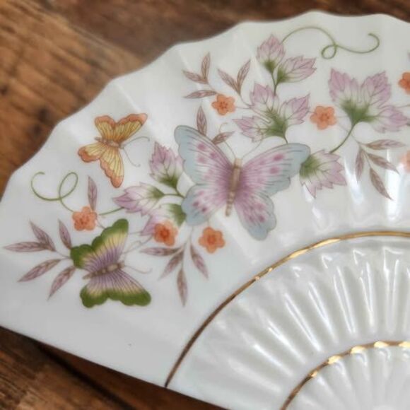 Vtg 1980 Porcelain Butterfly Floral Fan Trinket Box Avon Japan Coquette Garden - Picture 4 of 6